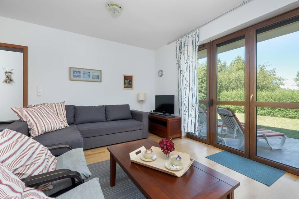 TV and multimedia, Living room, Seating area, Dining area, Evening entertainment