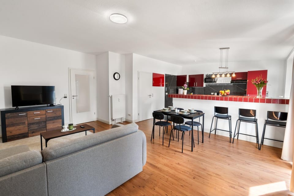 TV and multimedia, Kitchen or kitchenette, Living room, Seating area, Dining area