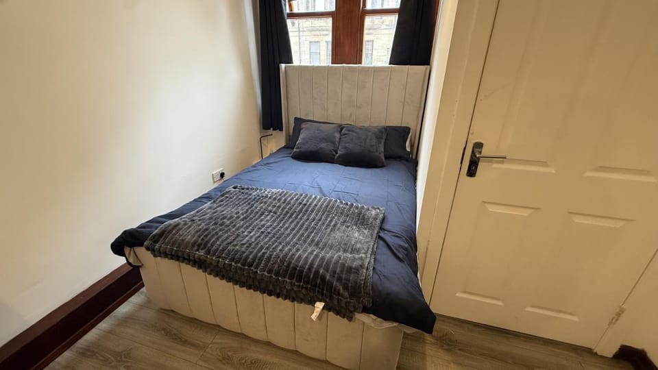 3 Person 10-Minute City Escape Apartment near Hampden Park Stadium Apartment in Glasgow