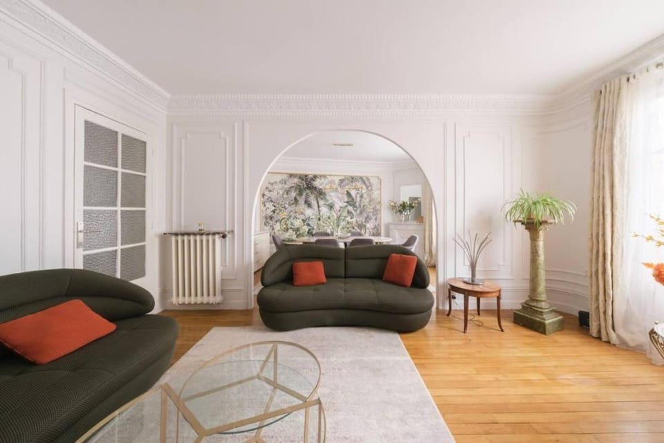 Chic Luxury Apartment with Eiffel Tower Views Apartment in Paris