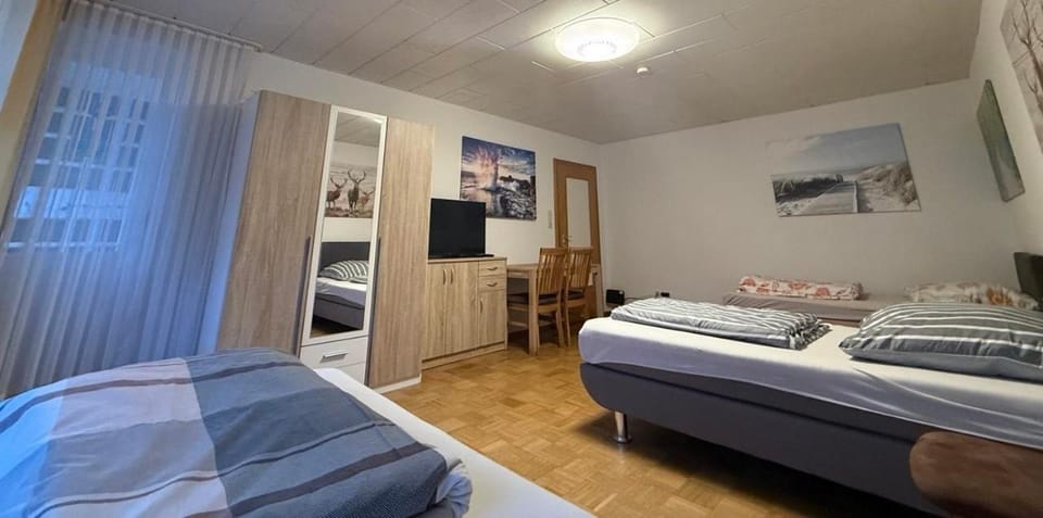 Bed, TV and multimedia, Photo of the whole room, Bedroom, wardrobe