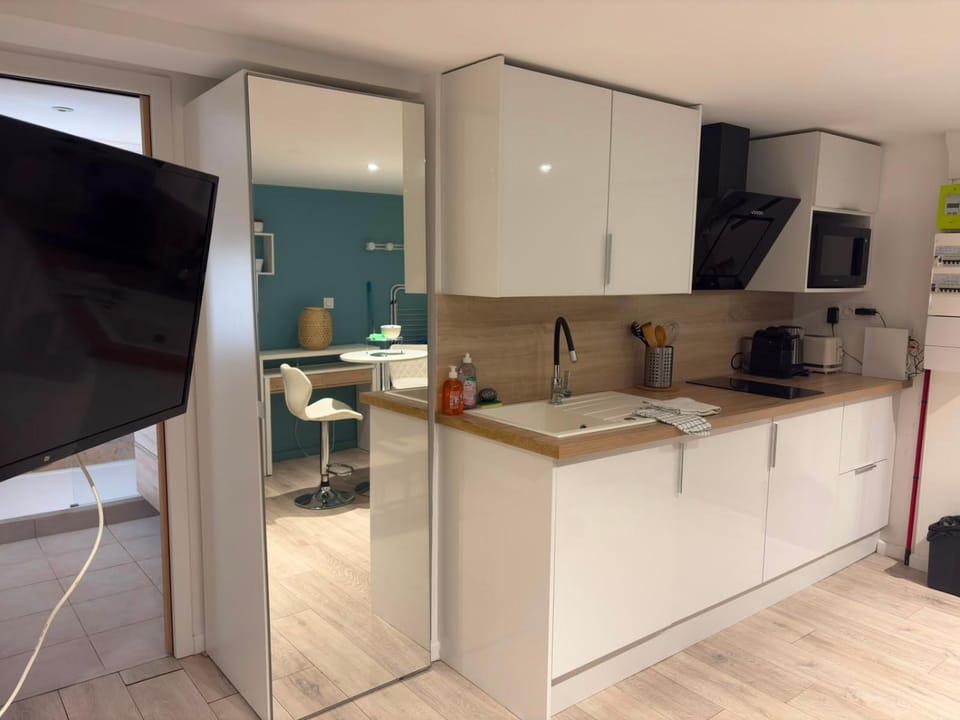 Kitchen or kitchenette