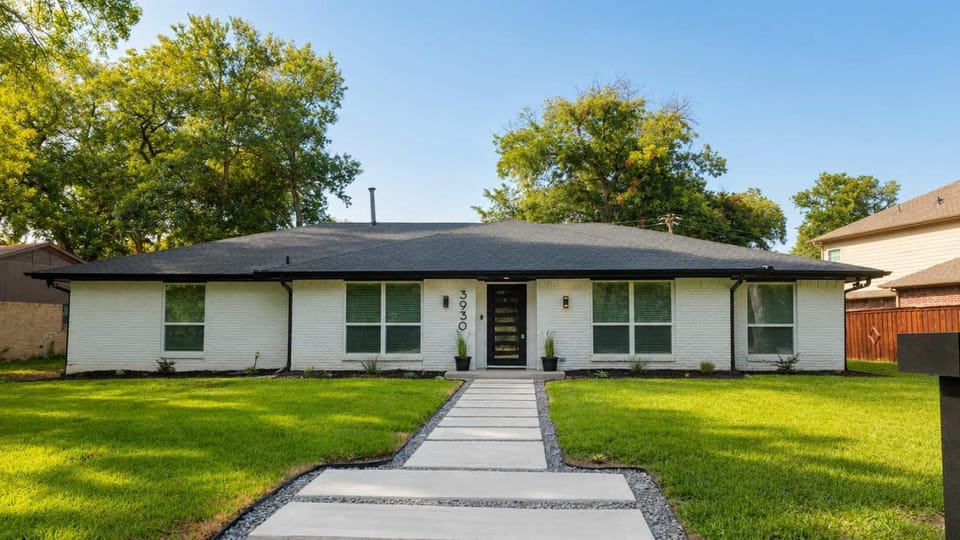 Bright Dallas Retreat with Fire Pit & Games House in Dallas