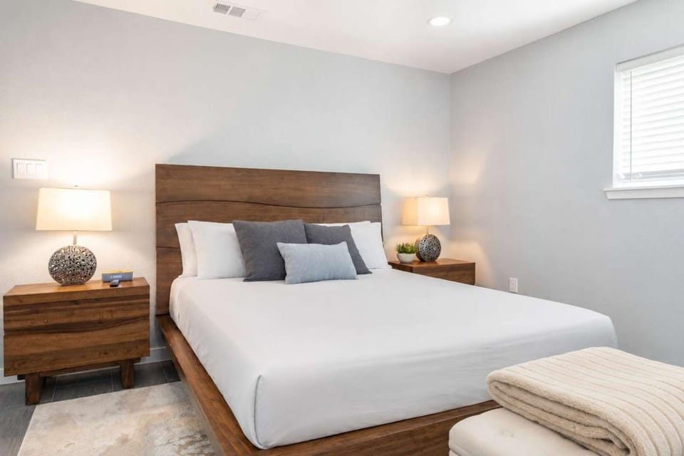 Bright Dallas Retreat with Fire Pit & Games House in Dallas