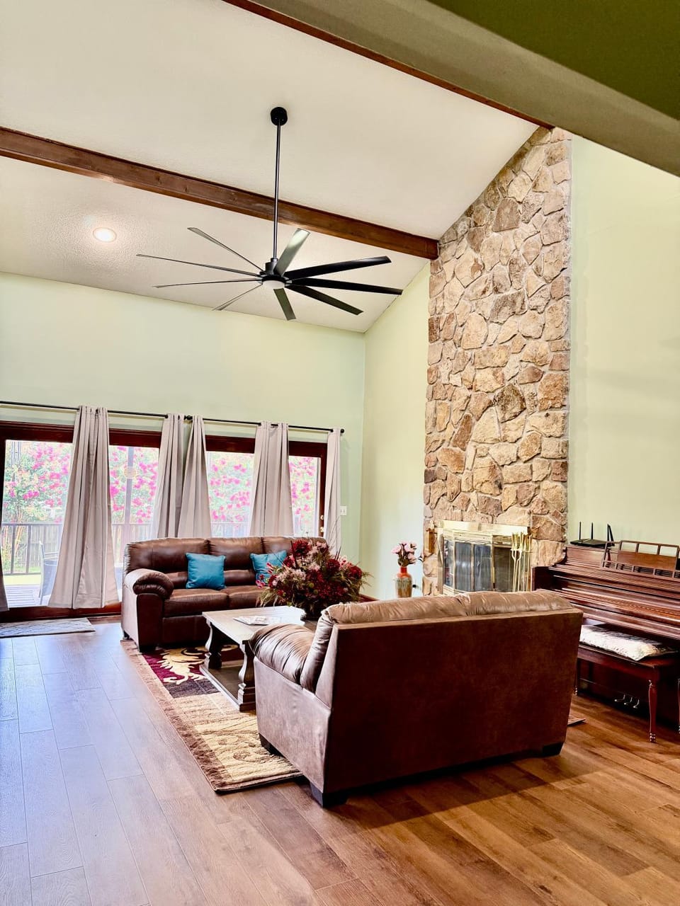 Living room, Seating area, fireplace