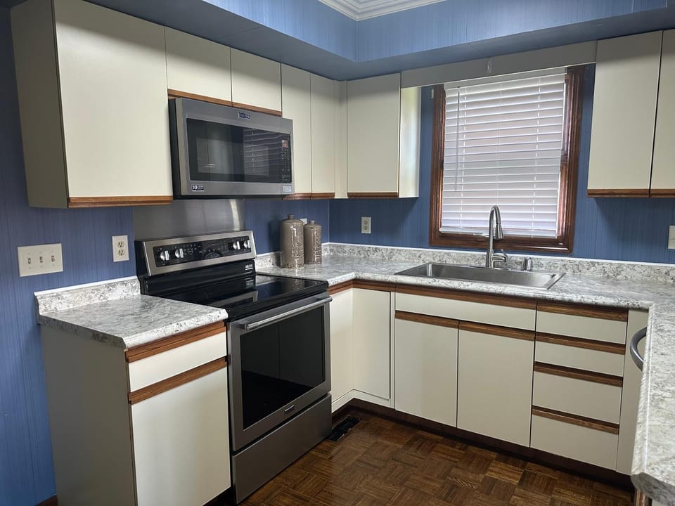 Kitchen or kitchenette, oven, stove