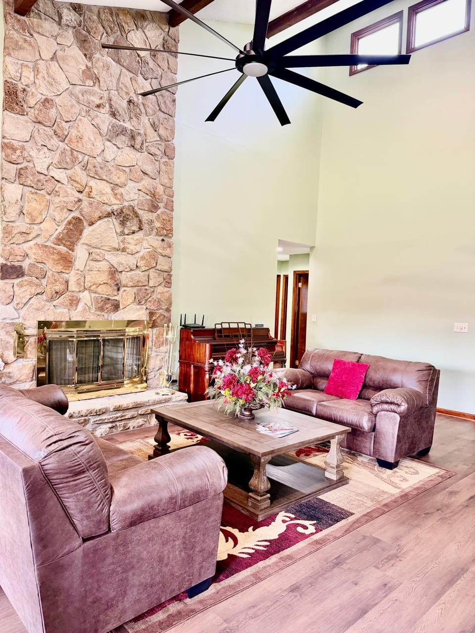 Living room, Seating area, fireplace