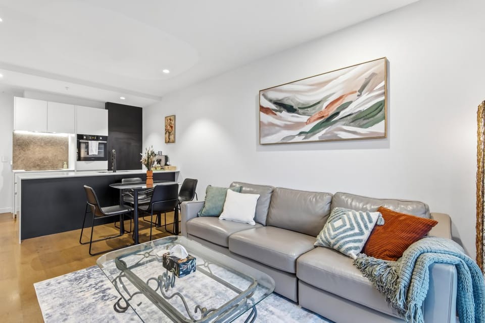 TV and multimedia, Coffee/tea facilities, Kitchen or kitchenette, Living room, Dining area, kitchen