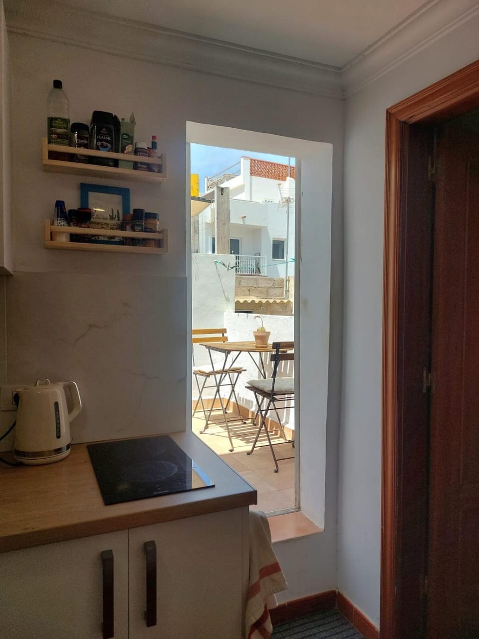 Kitchen or kitchenette, Dining area, minibar