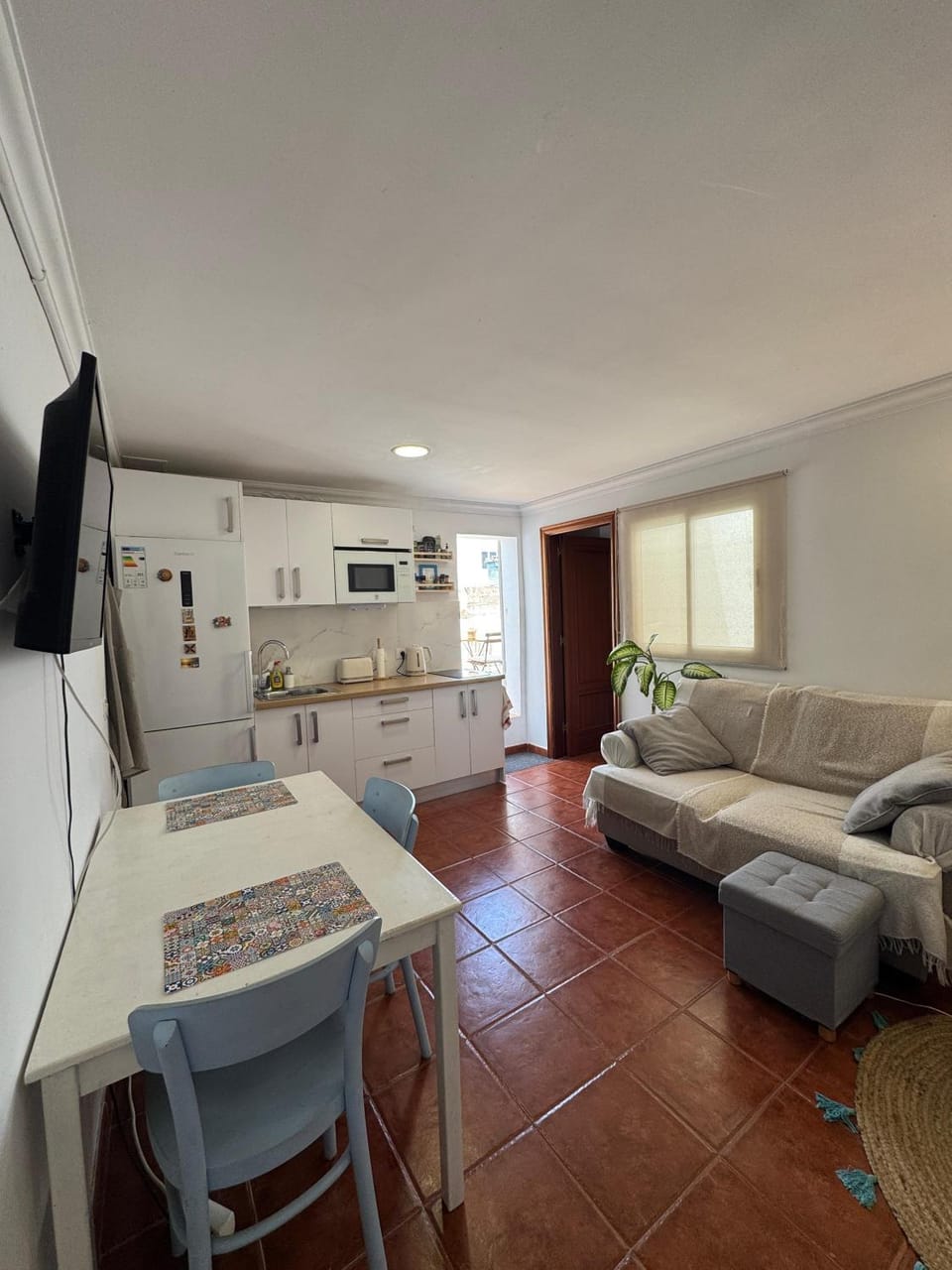 TV and multimedia, Kitchen or kitchenette, Living room
