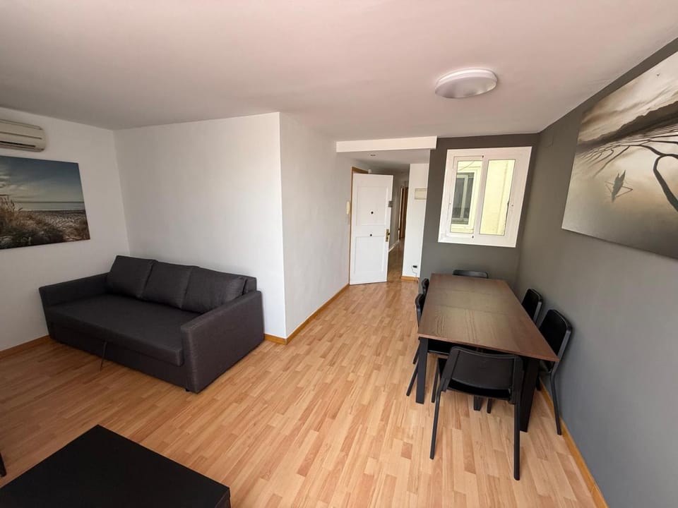 TV and multimedia, Living room, Seating area, Dining area, air conditioner