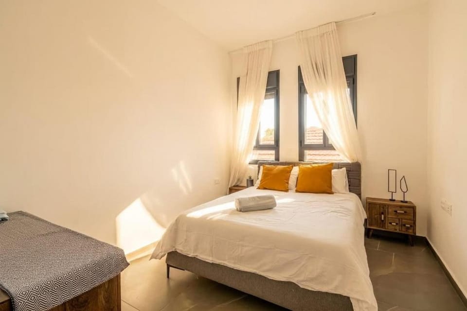 SHUK VIBES Modern 2BR Sunny Balcony By SweetyGuest Apartment in Jerusalem
