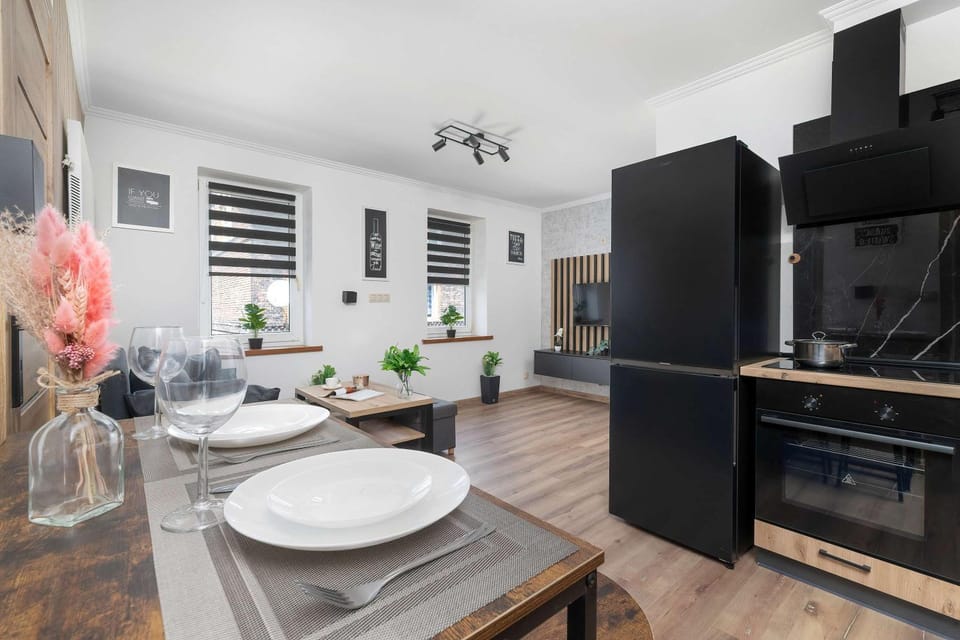 Kitchen or kitchenette, Dining area, stove
