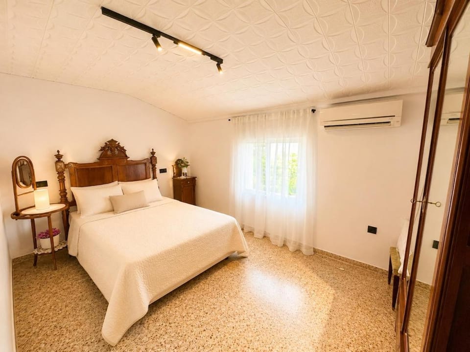 Villa in nature for groups with WiFi, AC and pool Chalet in Ribera Baixa