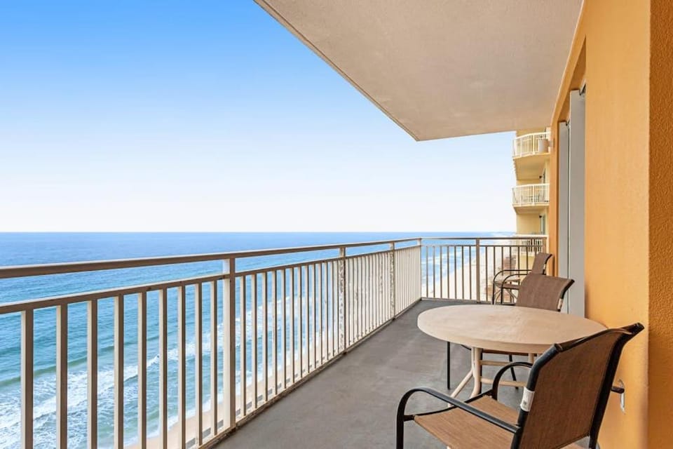 Stylish beachfront condo in West Tower with water views pool hot tub & WD House in Panama City Beach