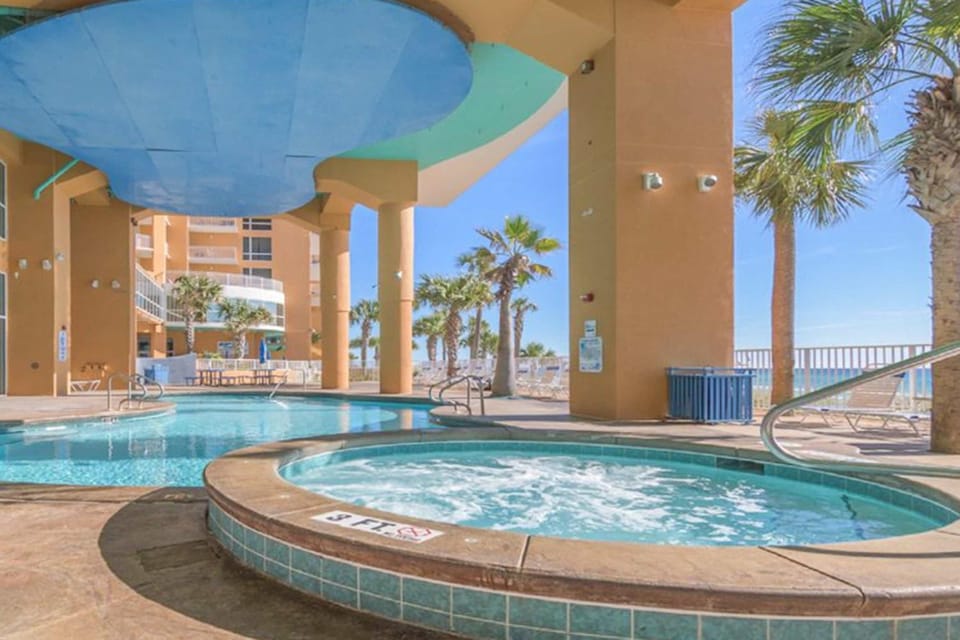 16th-floor oceanfront condo with ocean view WiFi and hot tub pool Apartment in Panama City Beach