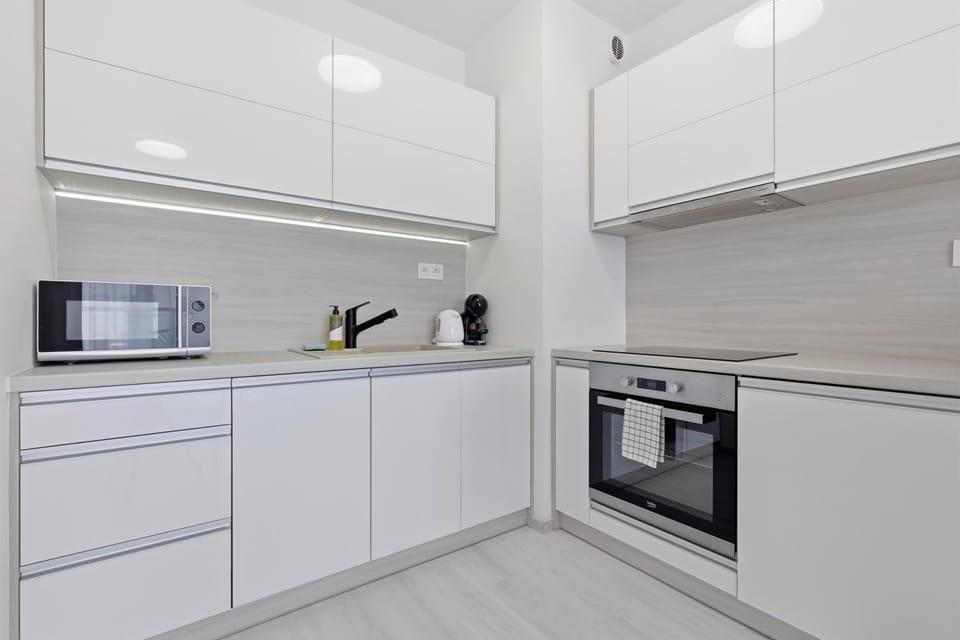 Kitchen or kitchenette, oven, stove