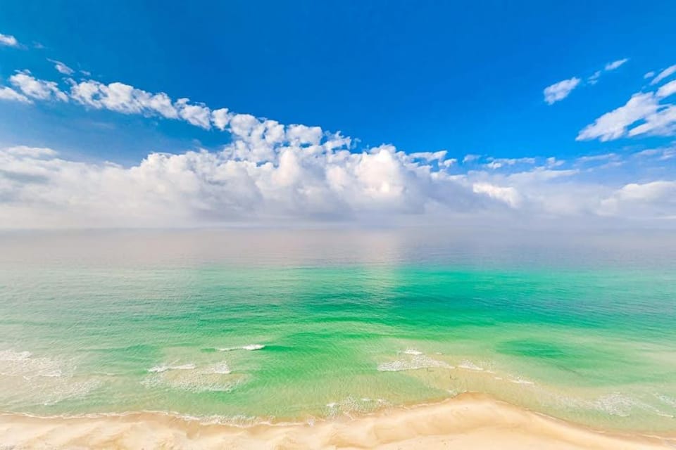 Beachfront 18th-floor condo with amazing view - pools water park & hot tub House in Panama City Beach