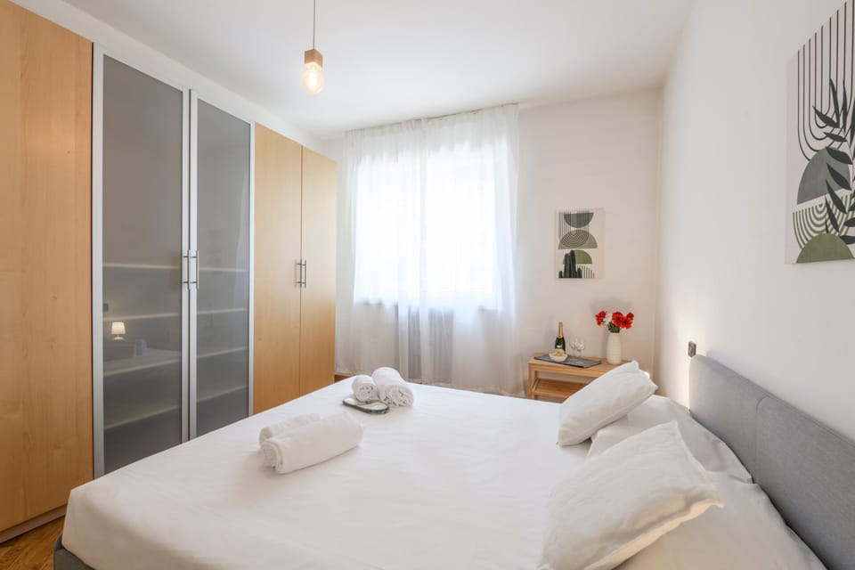 Bed, Photo of the whole room, Bedroom, wardrobe