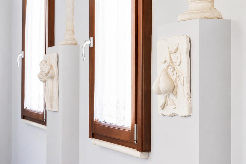 Bnb Quarto Santa Maria Paganica-Luxury flat-large-2 baths-WiFi-Smart TV-historical center Apartment in L'Aquila