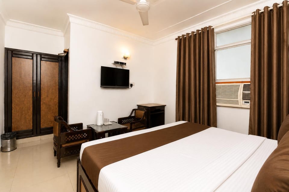 Bed, TV and multimedia, Photo of the whole room, Bedroom, air conditioner