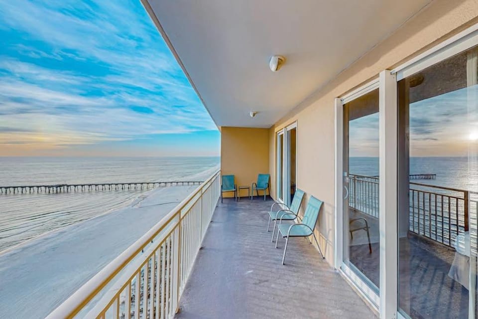 14th-floor oceanfront condo with Gulf views outdoor pool balcony WD & AC House in Panama City Beach