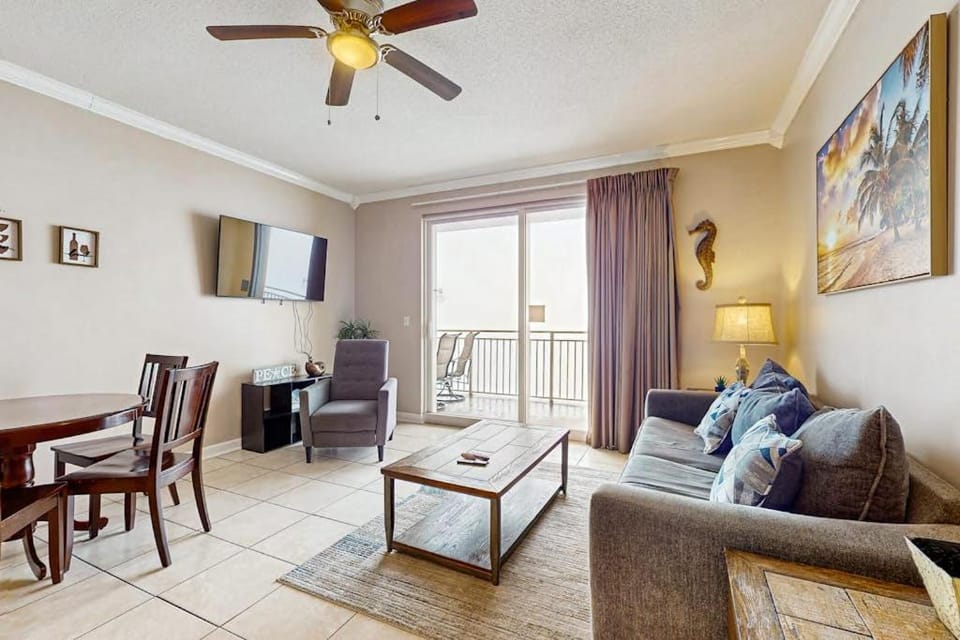 Oceanfront 14th-floor condo with pool ocean view & high-speed WiFi House in Panama City Beach