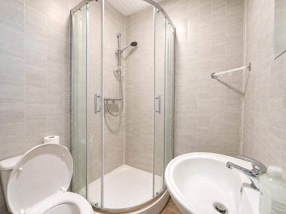 Toilet, Bathroom, towels