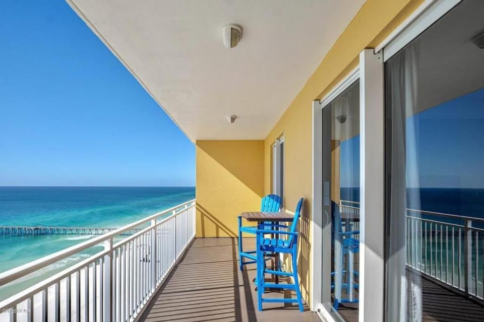 Gulf-front condo with pier views balcony heated pool gym & AC House in Panama City Beach