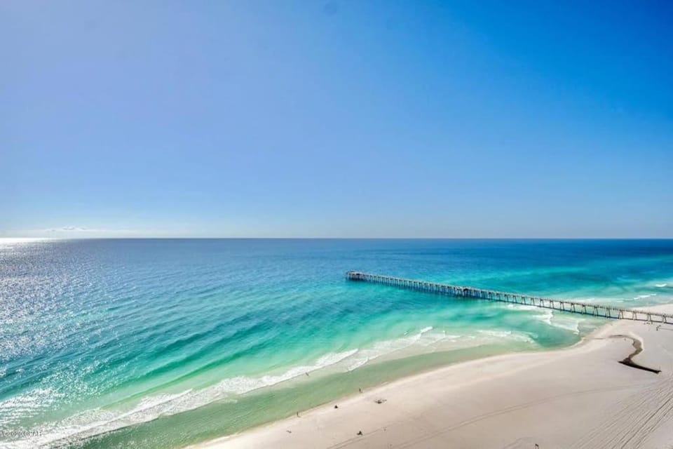Gulf-front condo with pier views balcony heated pool gym & AC House in Panama City Beach