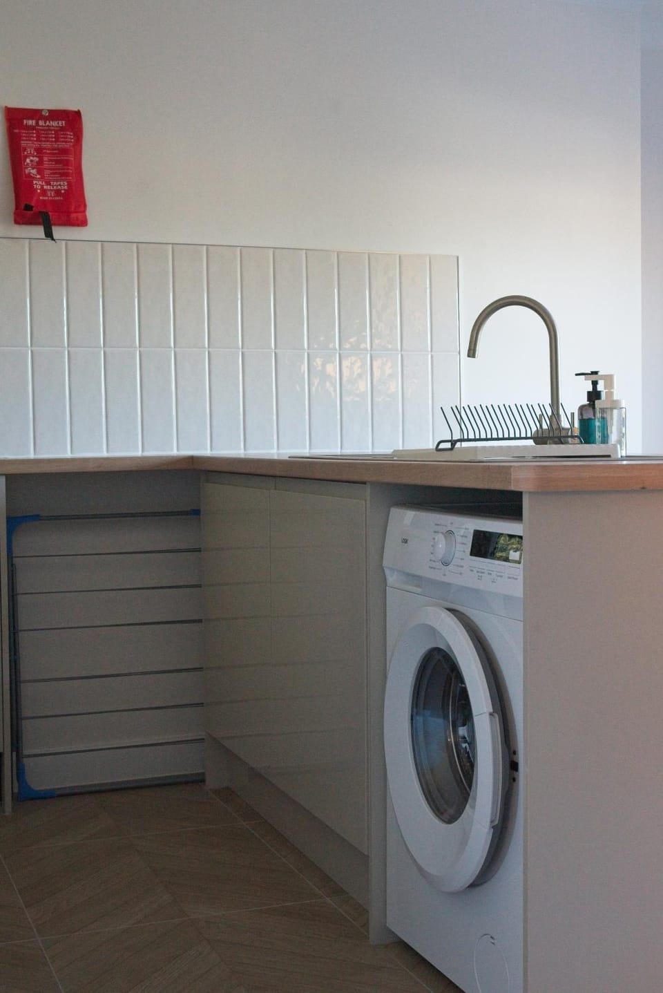 Kitchen or kitchenette, washing machine, dryer