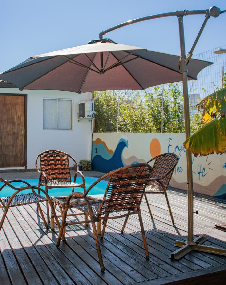 Patio, Swimming pool, sunbed