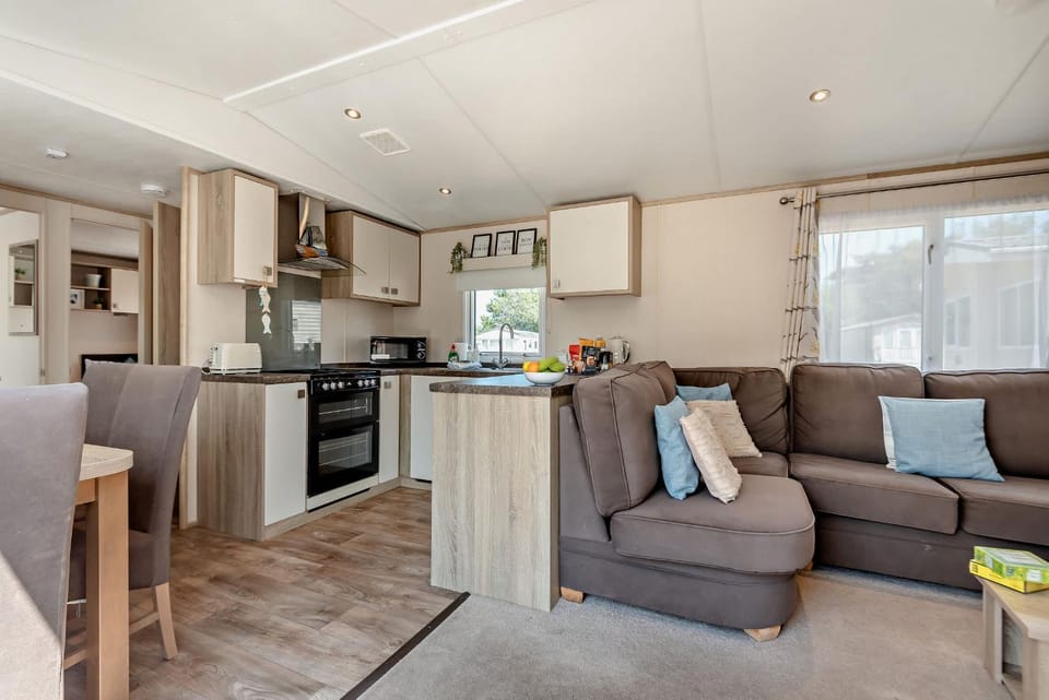 Forest Tide Stylish 3 Bedroom Family Lodge near Ferndown & New Forest House in East Dorset District