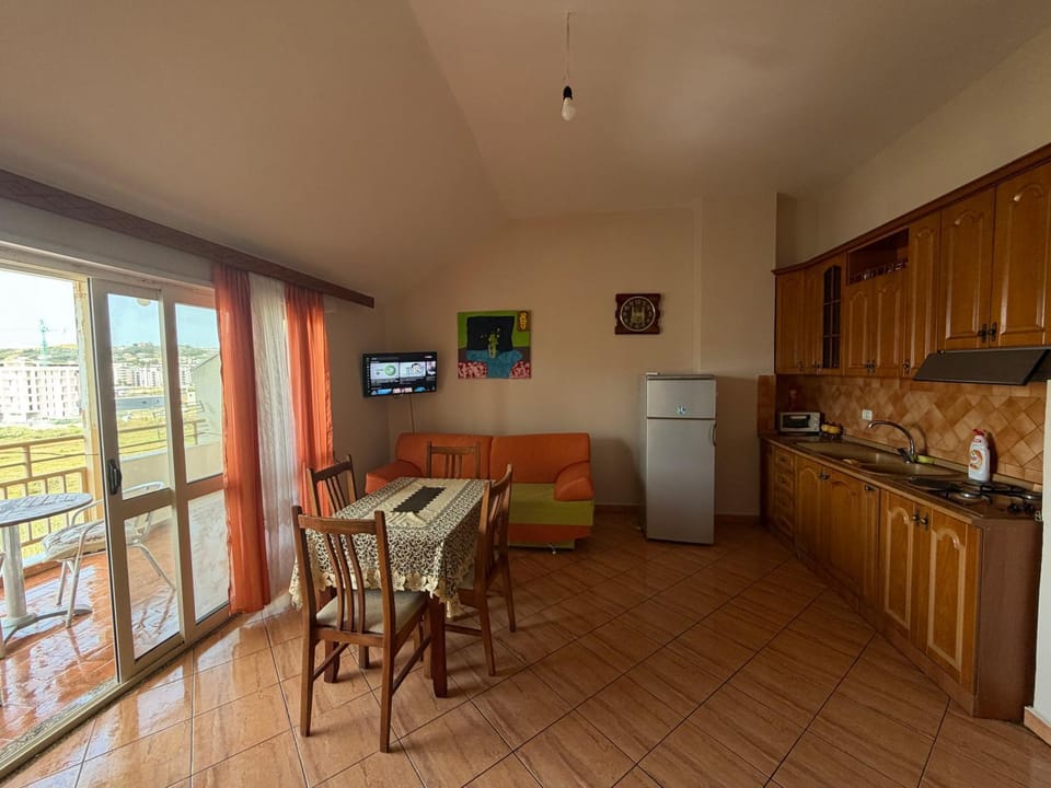 TV and multimedia, Kitchen or kitchenette, Dining area, dishwasher