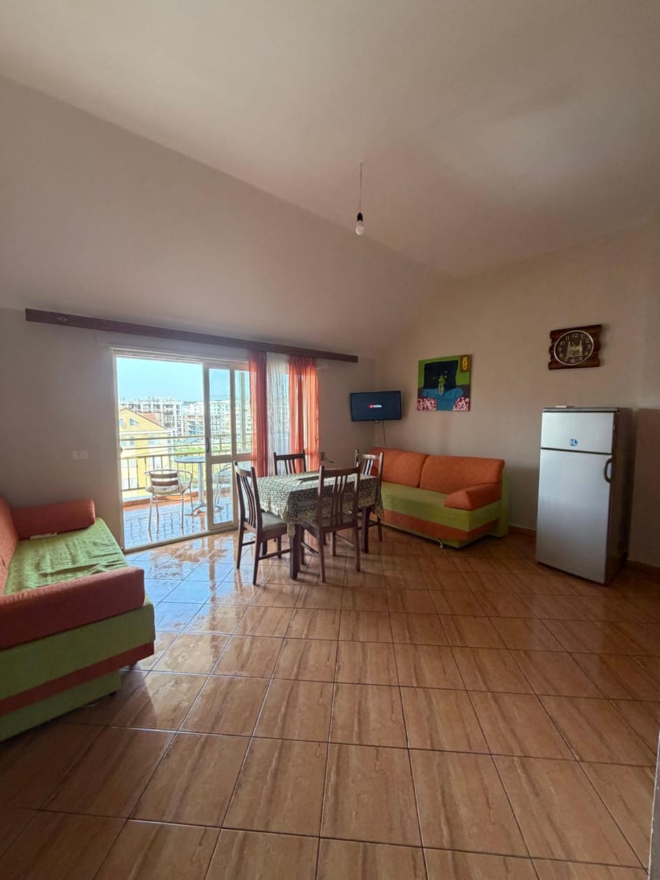 Kitchen or kitchenette, Living room, Seating area, Dining area, oven