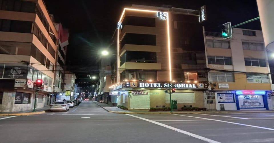 Property building, Facade/entrance, Night