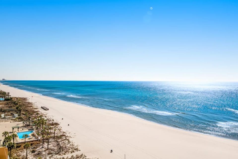 Gulf-front condo with free beach service balcony & pool House in Panama City Beach