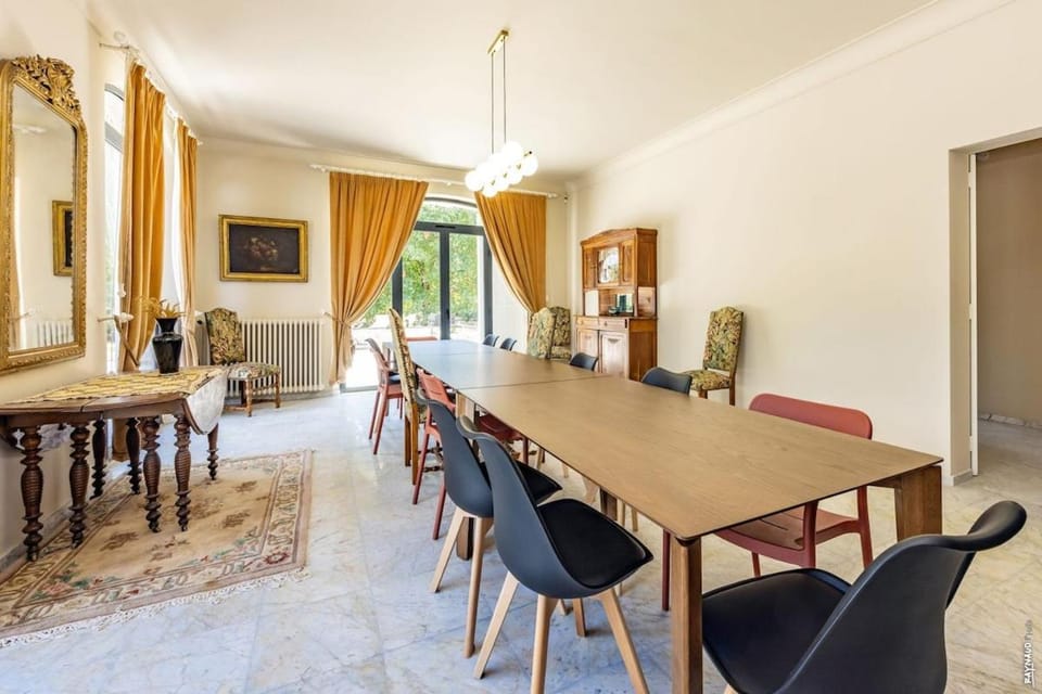 Seating area, Dining area