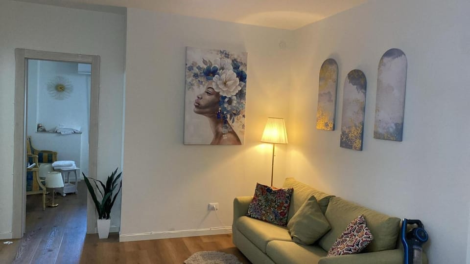 Living room, Decorative detail, Seating area