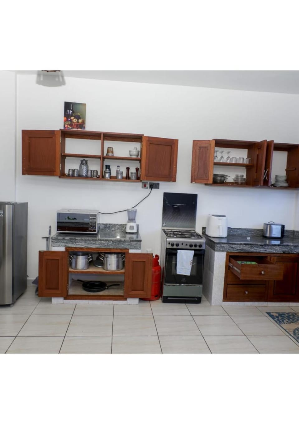 Kitchen or kitchenette, oven