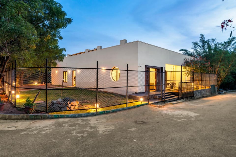 Property building, Facade/entrance, Day