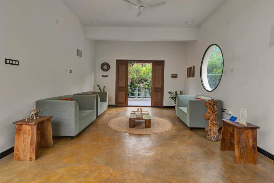 Living room, Seating area