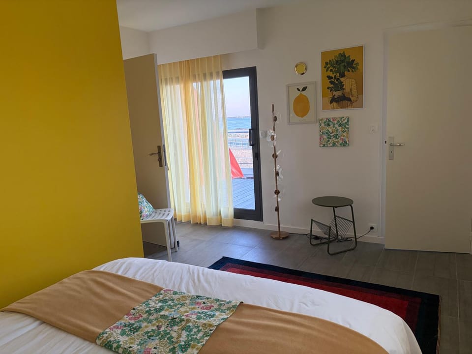 Bed, Balcony/Terrace, Photo of the whole room, Bedroom, Sea view