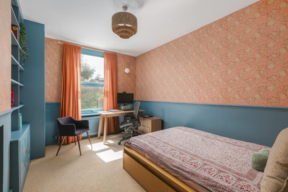 Charming 2BDR Garden Home in Turnpike Lane House in London