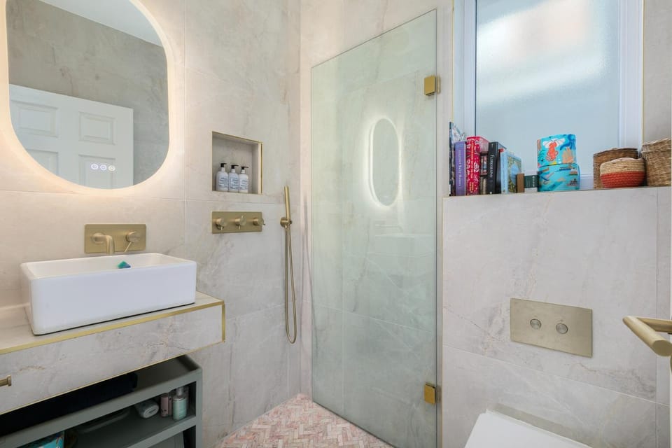 Charming 2BDR Garden Home in Turnpike Lane House in London