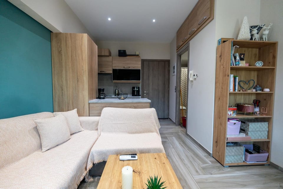 Kitchen or kitchenette, Living room, Seating area