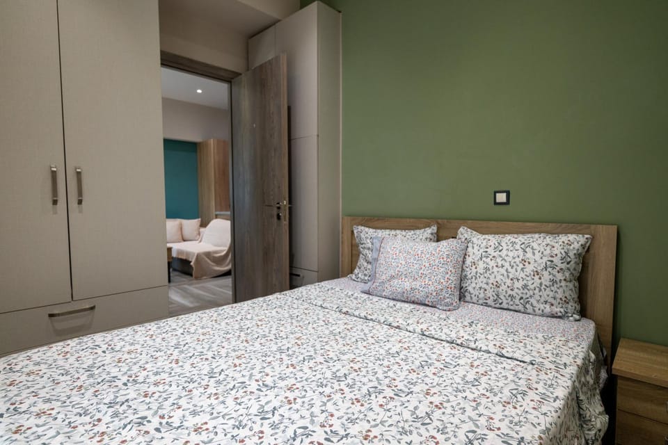 Bed, Photo of the whole room, Bedroom, wardrobe