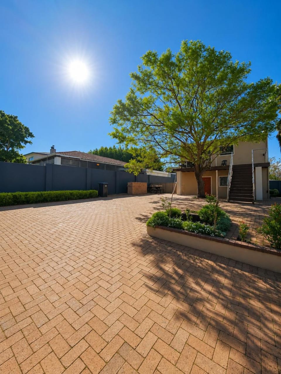 Property building, Garden, Garden view, Parking