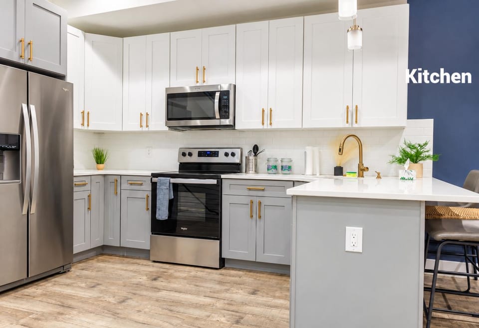 Spacious 3BR3BA for 8 King Bed Full Kitchen Apartment in Philadelphia