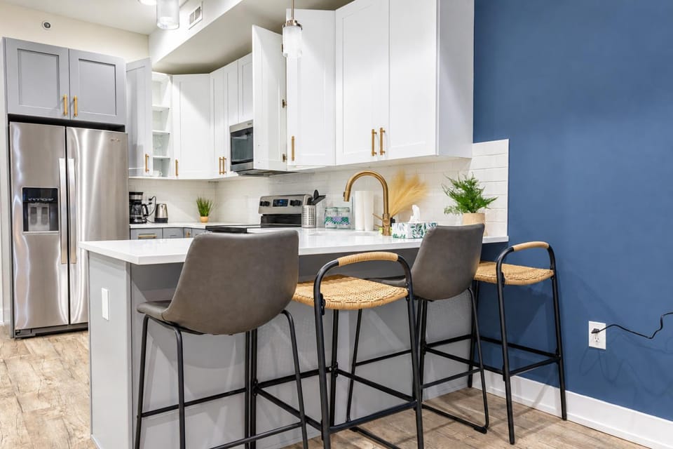 Spacious 3BR3BA for 8 King Bed Full Kitchen Apartment in Philadelphia